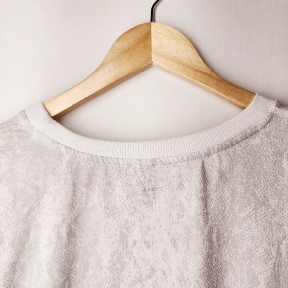 Mondetta Cozy White and Gray Snake Print Sweatshirt Size Large - Picture 7 of 9